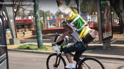 De tot râsul! Ce a putut să facă un biciclist cu unul dintre cei 12 apostoli! 