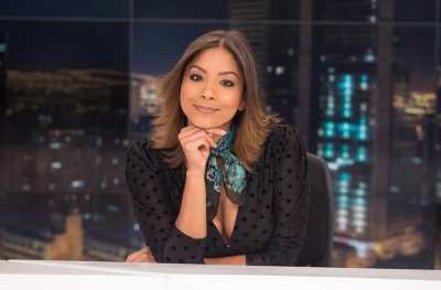 Jurnalista forțată să &icirc;și facă cruce &icirc;n direct