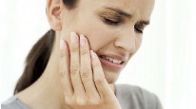 Cum poți scăpa de durerile de dinți până ajungi la medic
