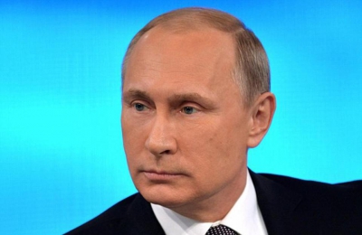 Putin, luat la ochi! Şi-a făcut operaţii estetice ca să scape de faţa de tocilar?! (GALERIE FOTO)  