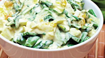 O reţetă inedită de primăvară. Cum se face salata de leurdă cu ou