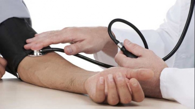 Cum scazi tensiunea arterială &icirc;n 5 minute, fără medicamente. Trucul i-a surprins pe medici!