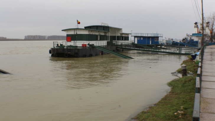 Dunărea a depășit cota de inundație la Brăila și Galați. Au apărut infiltrații în diguri
