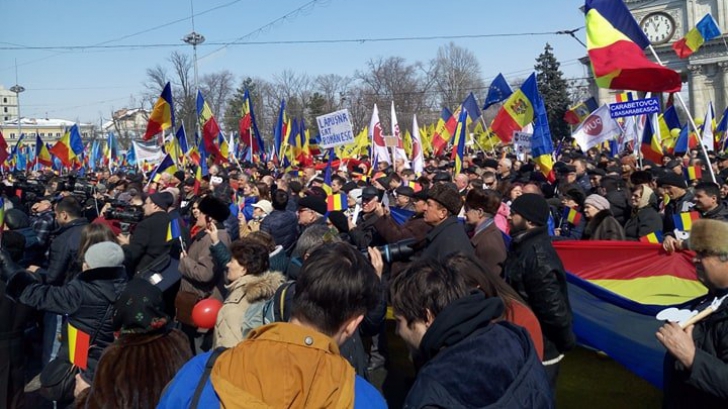 Manifestaţie uriaşă la Chişinău pentru unirea României cu Republica Moldova