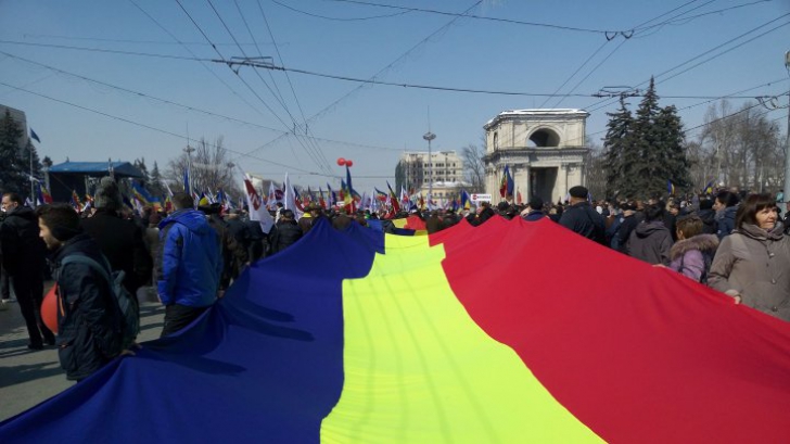 Manifestaţie uriaşă la Chişinău pentru unirea României cu Republica Moldova
