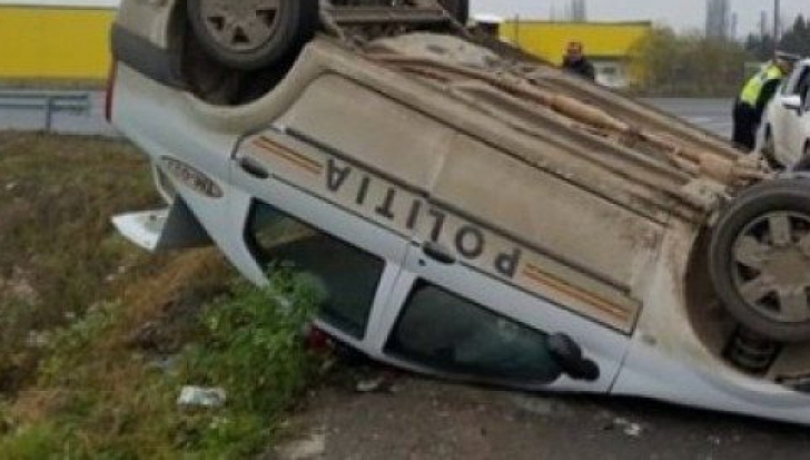 Accident spectaculos în Satu Mare: oamenii legii s-au răsturnat cu autospeciala de Poliție
