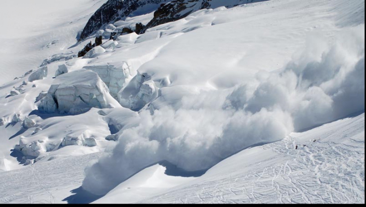 Salvamontiştii recomandă evitarea ascensiunilor - risc mare de avalanşe în munţi
