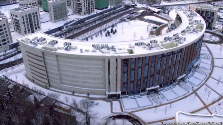 Un bloc de lux din Moscova a fost construit fără ferestre