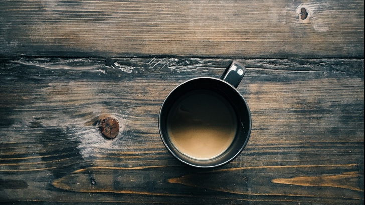 Trei motive să eviți cafeaua la prima oră a dimineții
