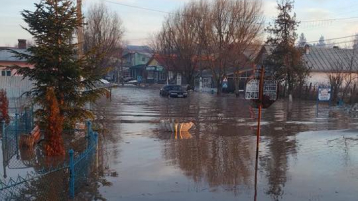 Imagini de coşmar la Drăgăneşti Vlaşca, Teleorman! Totul e acoperit de apă, trafic blocat (VIDEO)