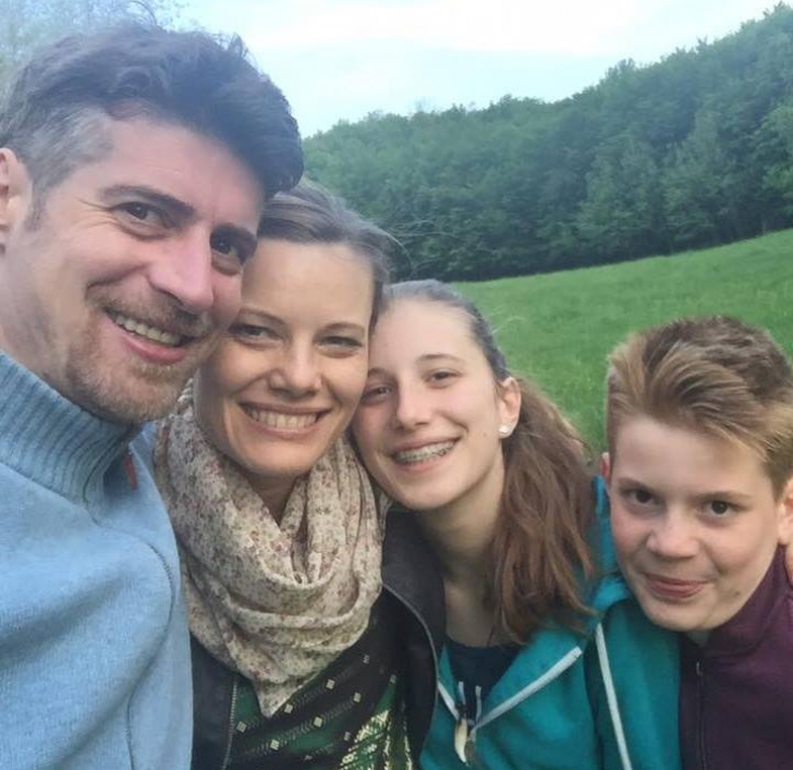 O triplă crimă șochează România. Și-a ucis cei doi copii și nevasta, după care s-a predat la poliție