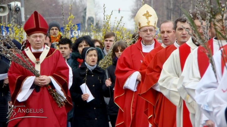 Floriile la catolici. Procesiune pe străzile Bucureștiului, pe 25 martie 2018 