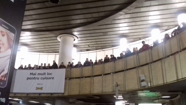 UPDATE Haos la metrou. Mii de călători s-au călcat pe picioare. Reacția Metrorex