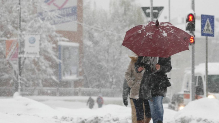 Un val de aer polar a cuprins România. Temperaturile scăzute aduc lapoviță și ninsoare