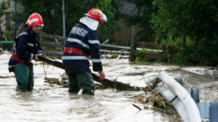 Decizia luată de MAI pentru prevenirea inundaţiilor. Mii de pompieri în teren