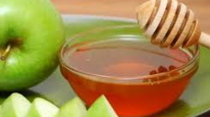 Exfoliantul natural cu măr și miere. Iată cum se prepară și cât de benefic este!