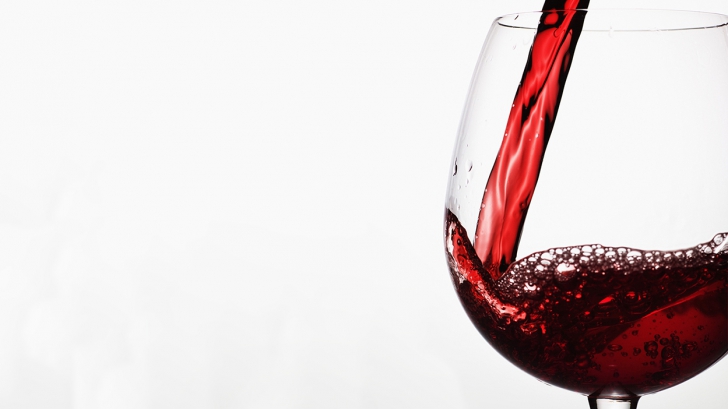 Un pahar de vin roșu echivalează cu o oră de sport - ce spun oamenii de ştiinţă