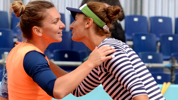 Simona Halep. Nr.1 WTA s-a relaxat la Miami. Simona Halep şi Irina Begu, îmbrăcate sumar, la mare