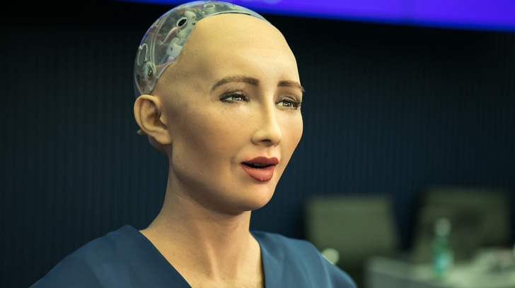 Robotul Sophia, primul care a primit cetăţenia unui stat, vine la Bucureşti