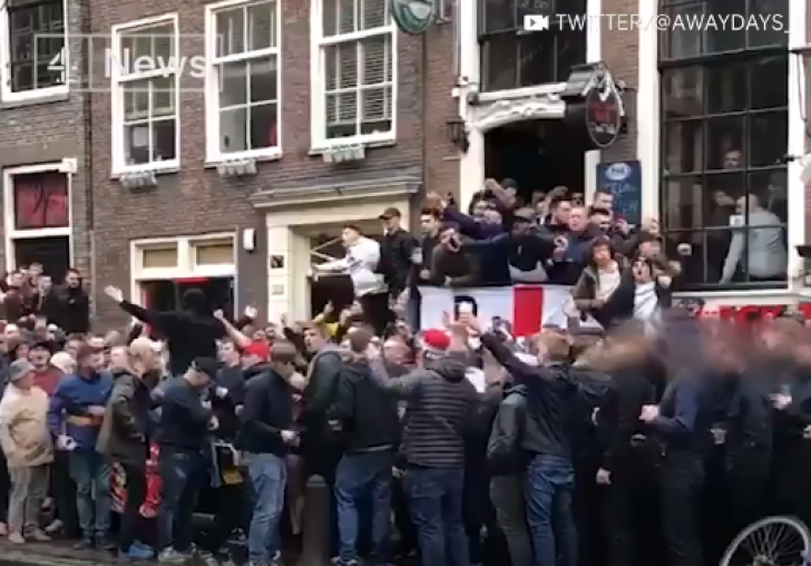 Haos la Amsterdam, suporterii englezi s-au îmbătat şi au făcut scandal
