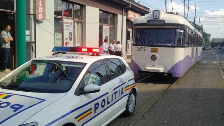 O femeie a ajuns la spital, după ce a fost înjunghiată în tramvai, la Timişoara