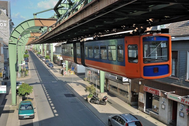 Cum ar urma să arate tramvaiele suspendate pe care Gabriela Firea vrea să le aducă în Bucureşti