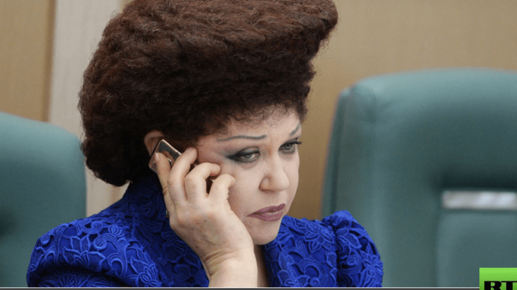Coafura unei senatoare din Rusia, ţinta unor glume pe internet: "Părul meu e doar ondulat"
