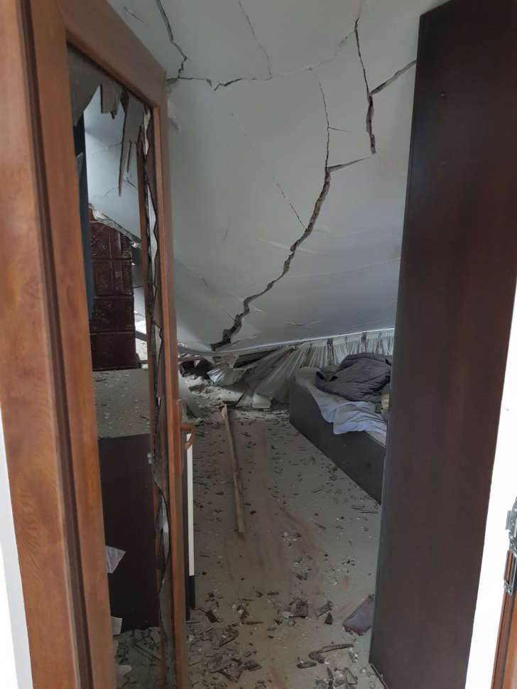 Exploziţie puternică la Năvodari - o casă distrusă, două persoane rănite