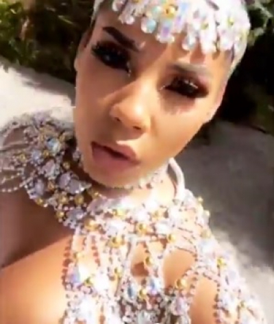 Usain Bolt are o iubită desprinsă, parcă, din filmele pentru adulţi. Bruneta i-a înnebunit pe toţi