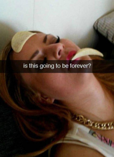 "Nu mai beau vreodată!". Imagini surprinse cu petrecăreți căzuți 