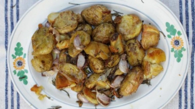 Aşa faci cei mai buni cartofi cu rozmarin. Ingredientul secret de care puţină lume ştie