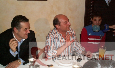Intalnirea Traian Basescu - Gigi Becali, de la Golden Blitz, dupa meciul Steaua - Rapid din Cupa UEFFA 2006. Foto: Cristian Otopeanu