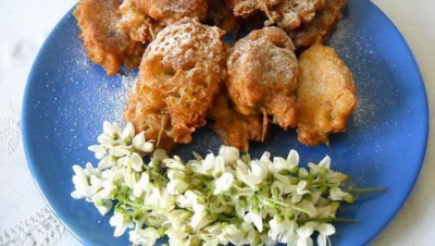 REŢETĂ: Gogoşi cu flori de salcâm. Se fac imediat şi au o aromă incredibilă!