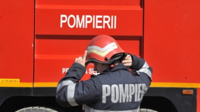 Autoturism în flăcări, pe A1. Circulaţia, restricţionată