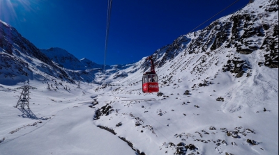 20 de turişti, printre care 3 copii, blocaţi &icirc;n telecabine la B&acirc;lea Lac