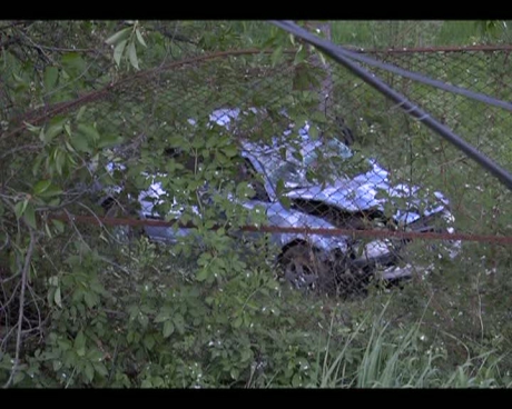 Accident ca-n filme! Au aterizat cu mașina într-o grădină