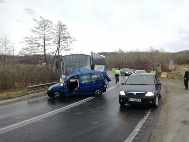 Accident grav la Sibiu, între un autocar cu 40 de persoane şi o maşină. O femeie a murit