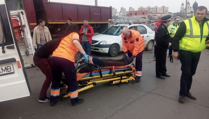 Accident bizar la Iaşi, trei muncitori care asfaltau grav răniţi (VIDEO)