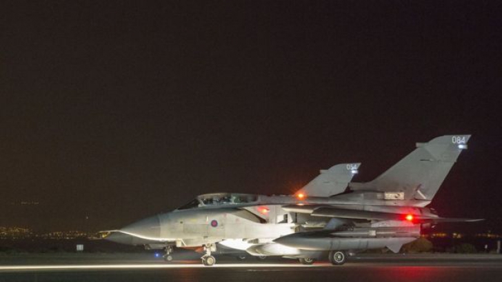 Patru avioane britanice Tornado, înarmate cu rachete Storm Shadow, au lovit o bază siriană