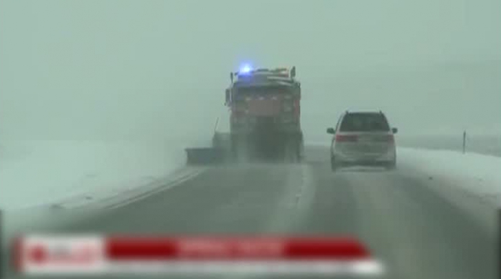 Iarnă în toată regula în SUA: O furtună neobişnuită de zăpadă a provocat haos pe autostrăzi