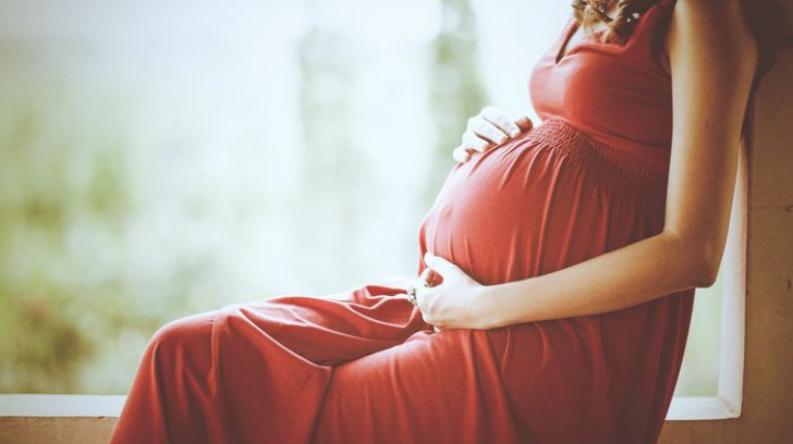 Se schimbă protocolul de naștere pentru gravidele cu COVID. Care sunt noile REGULI și CE trebuie să știe viitoarele mămici