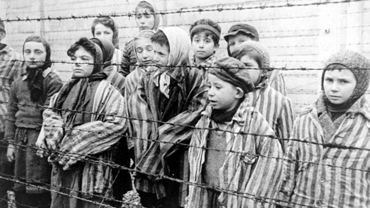 Sondaj şocant: 41% dintre americani nu ştiu ce înseamnă cuvântul Auschwitz