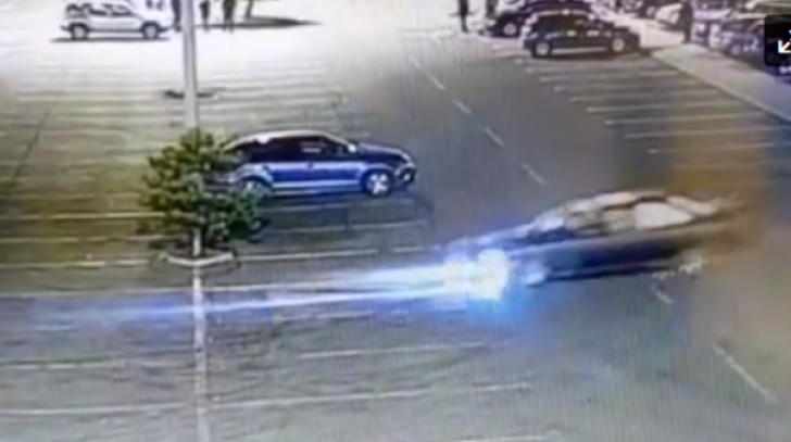 Şoferul care făcea drifturi în parcarea unui mall - cercetat în libertate