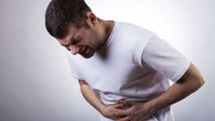 Durerile de stomac pot anunța ulcer, pancreatită sau infarct. Cum faci diferența