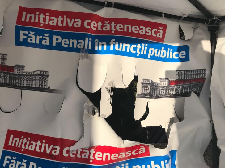 Cortul USR "Fără Penali în Funcţii Publice" din Constanţa, vandalizat: Seidler: "O să vină Poliţia"