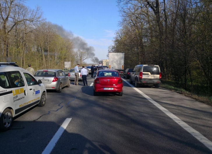 Incendiu pe autostrada Bucureşti-Piteşti (VIDEO)