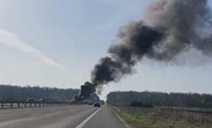 Incendiu pe autostrada Bucureşti-Piteşti (VIDEO)