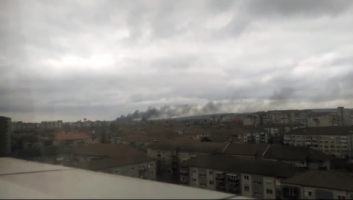 Alertă în Oradea, în urma unui incendiu puternic: Oamenii, sfătuiți să stea în case