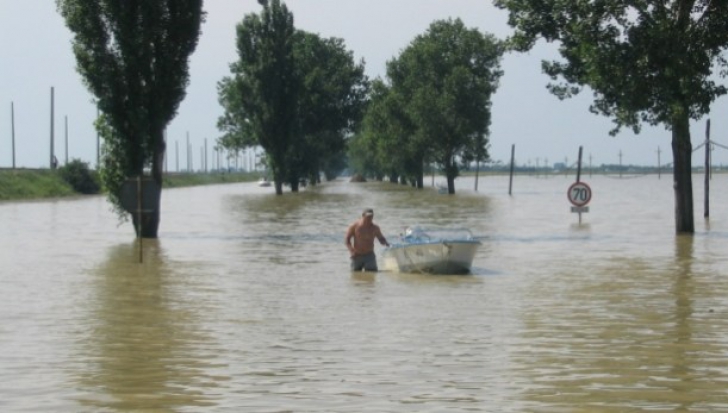 Dunărea face ravagii. Zeci de gospodării, inundate în Deltă 