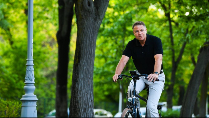 Klaus Iohannis a spus un banc, în timp ce se plimba pe bicicletă: ”Nu mai are farmec bancul acum”